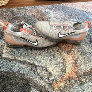 Nike 2021 Flyknit Vapor Max Grey and mango Sz 12
